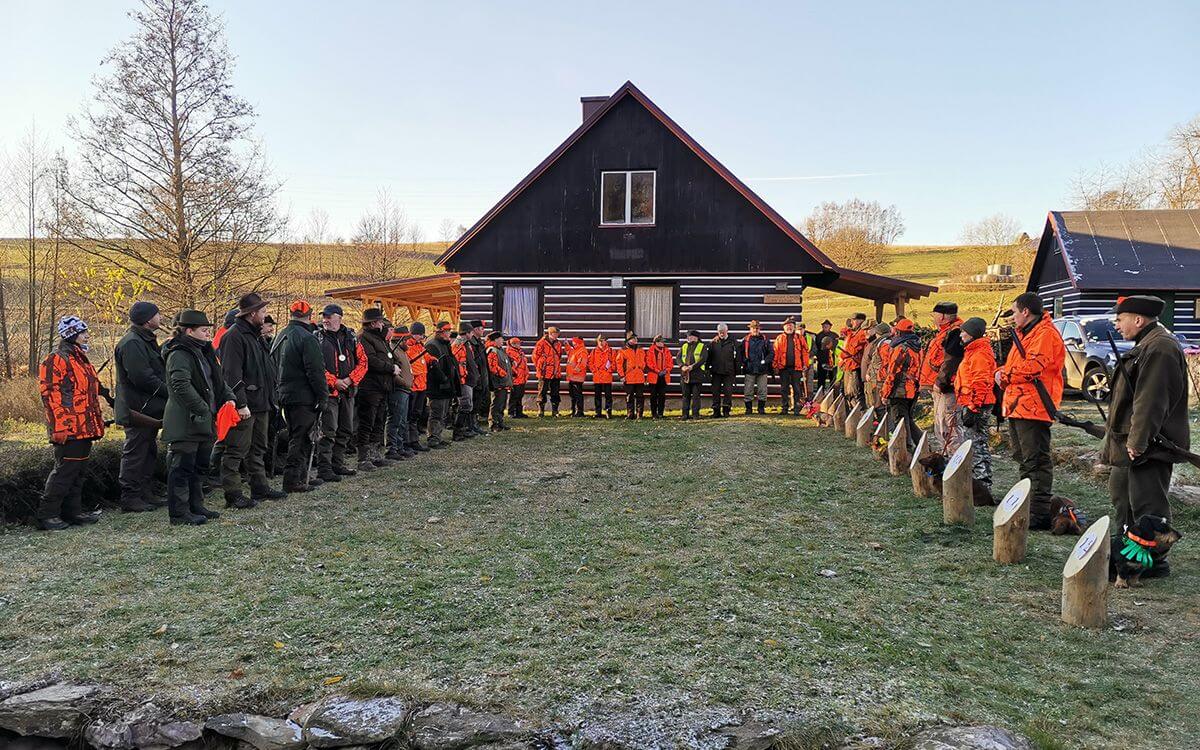 Klubová súťaž v love jazvečíkov s GPS obojkami Dogtrace